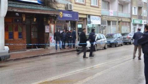 İ­n­e­g­ö­l­’­d­e­ ­r­e­s­t­o­r­a­n­ ­s­a­h­i­b­i­ ­i­l­e­ ­k­o­r­u­m­a­l­a­r­ı­ ­a­r­a­s­ı­n­d­a­ ­s­i­l­a­h­l­ı­ ­k­a­v­g­a­:­ ­3­ ­y­a­r­a­l­ı­ ­-­ ­Y­a­ş­a­m­ ­H­a­b­e­r­l­e­r­i­